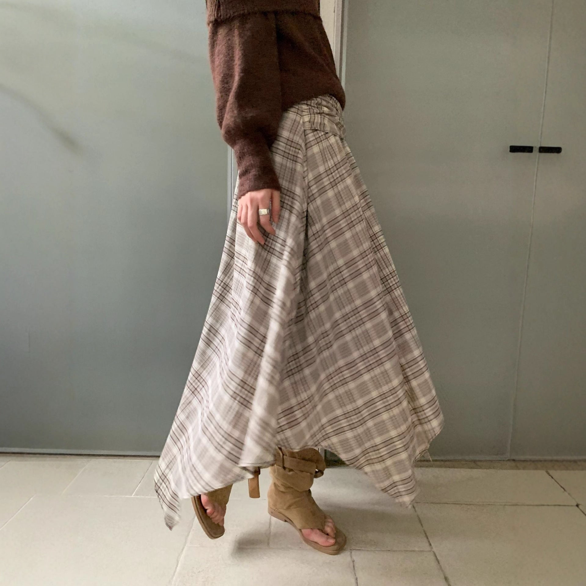 Niche design straps irregular plaid skirt