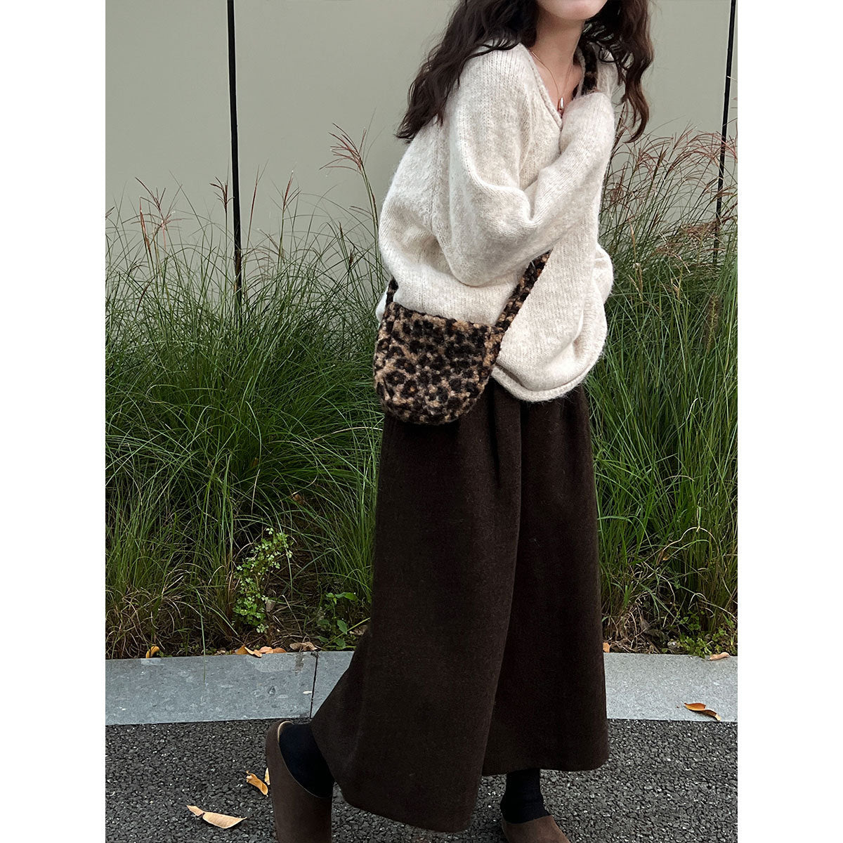 Korean loose v-neck soft waxy knitted inner with long-sleeved women's winter new casual curled top