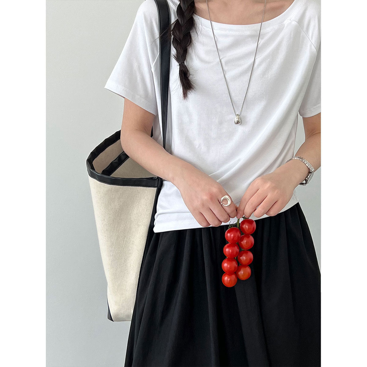 Korean simple niche design one-word off-the-shoulder short-sleeved women's summer new diagonal collar loose T-shirt