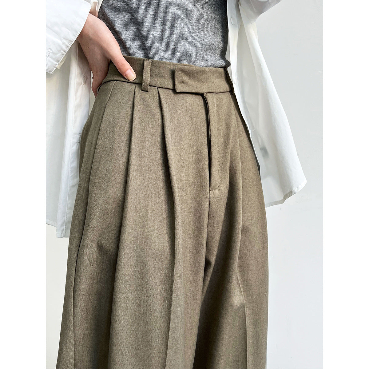 Minimalist old money wind mopping suit pants