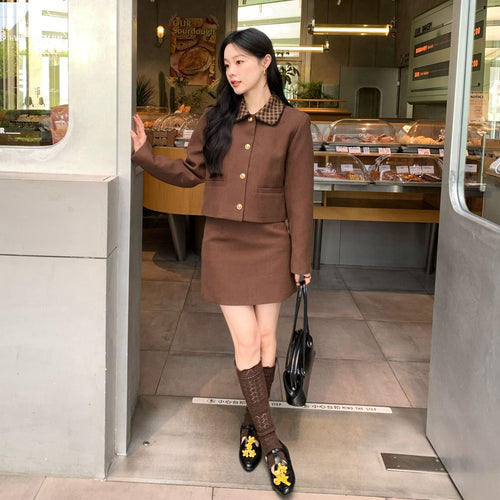 Age-reducing short skirt, high waist and thin three-point solid color skirt