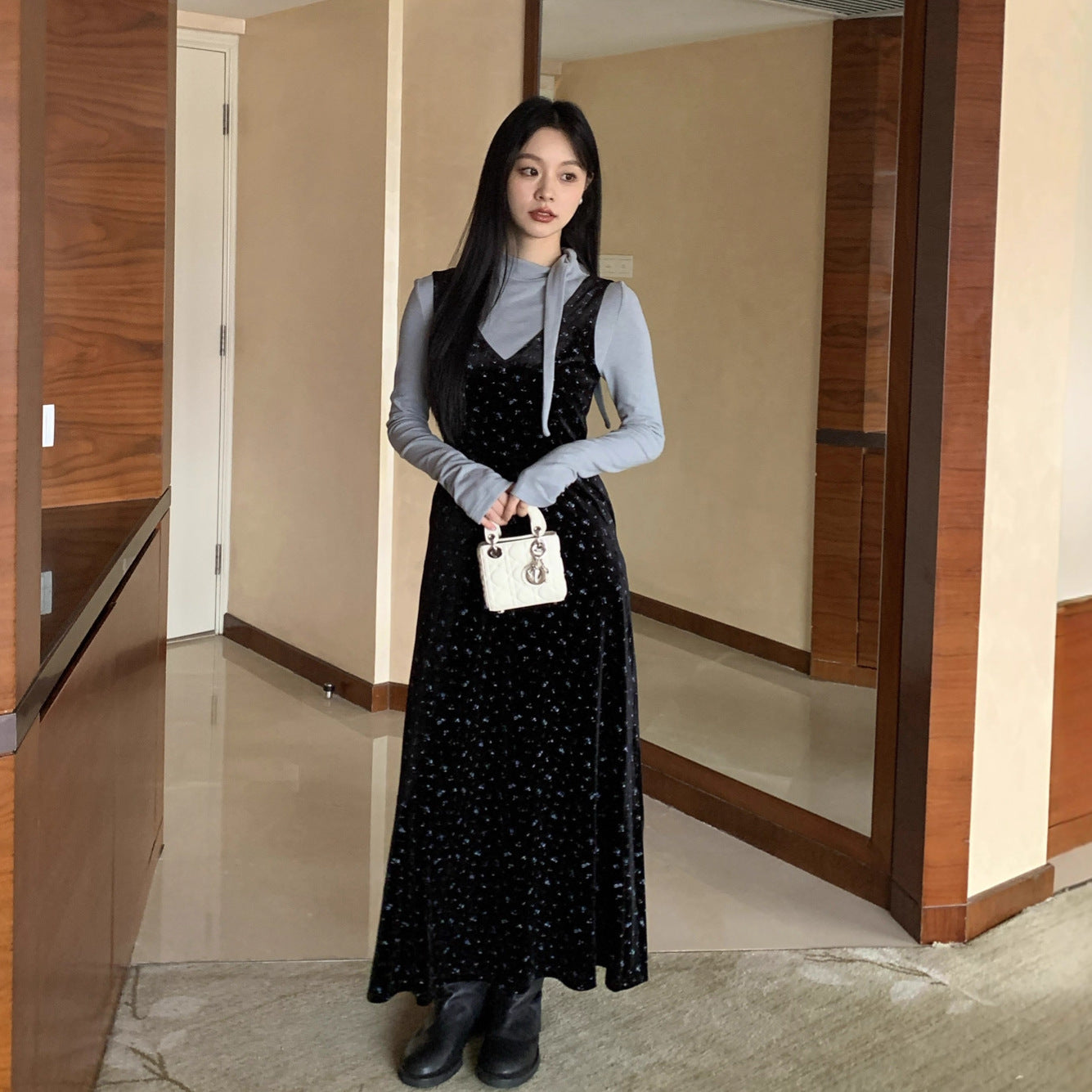 Floral waist-cinching temperament V-neck sleeveless velvet dress