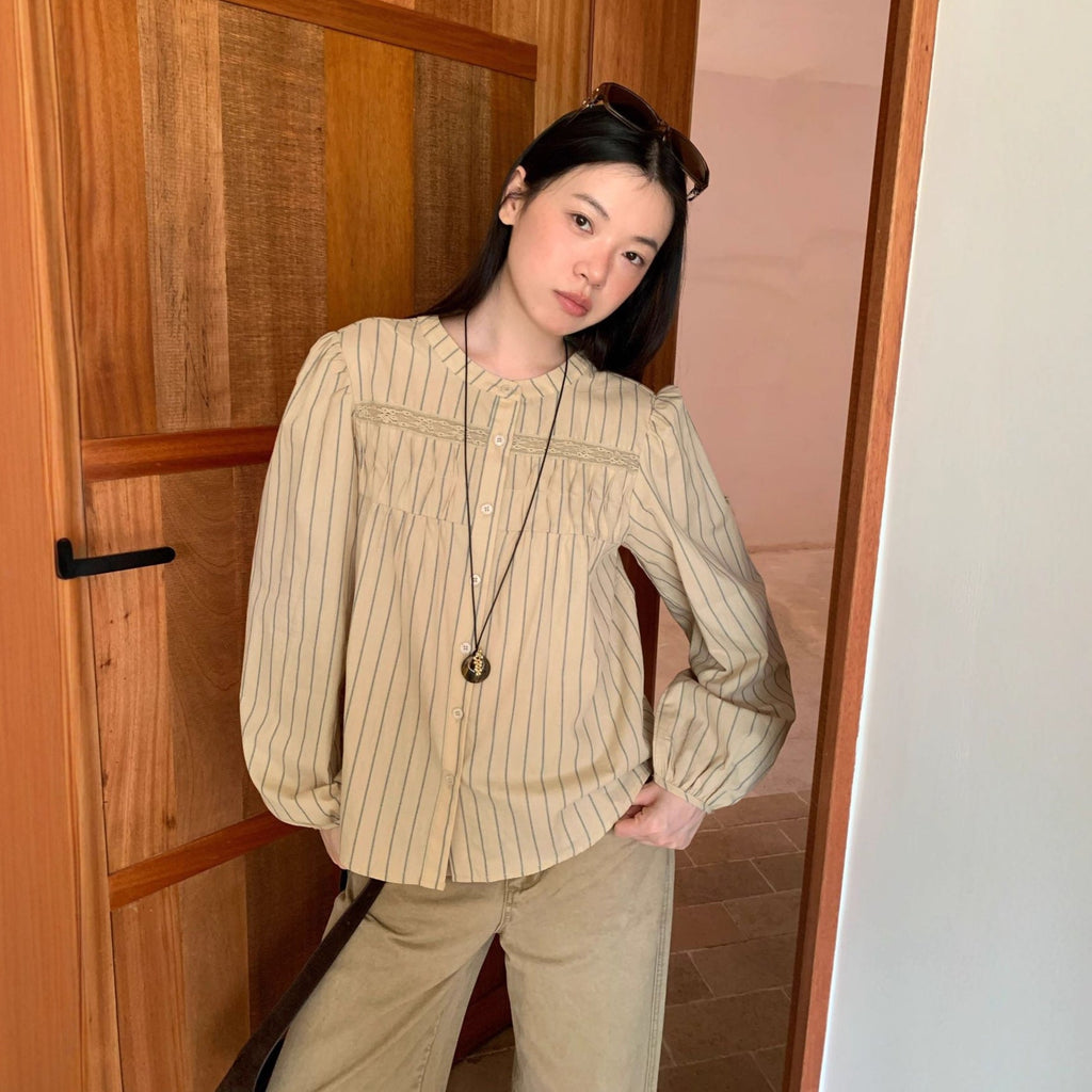 Fashion foreign style age-reducing round neck vertical striped shirt