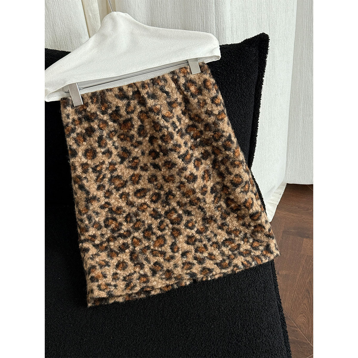 American retro design sense leopard print circle velvet hip skirt women's winter new slim skirt