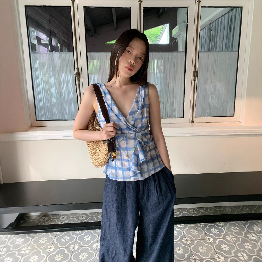 Sweet age-reducing plaid v-neck sleeveless sling top