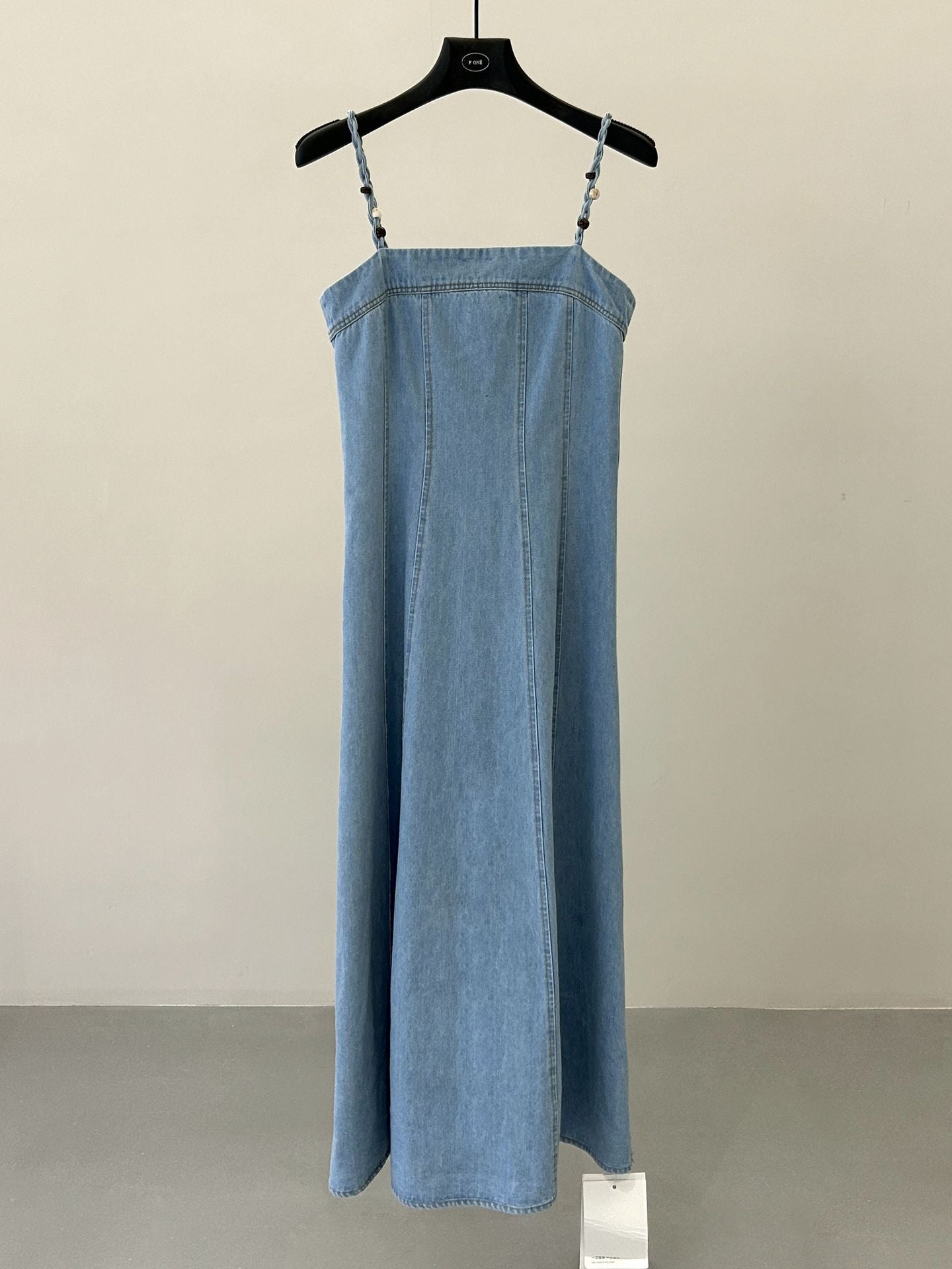 Stylish slim-fit denim dress with a word