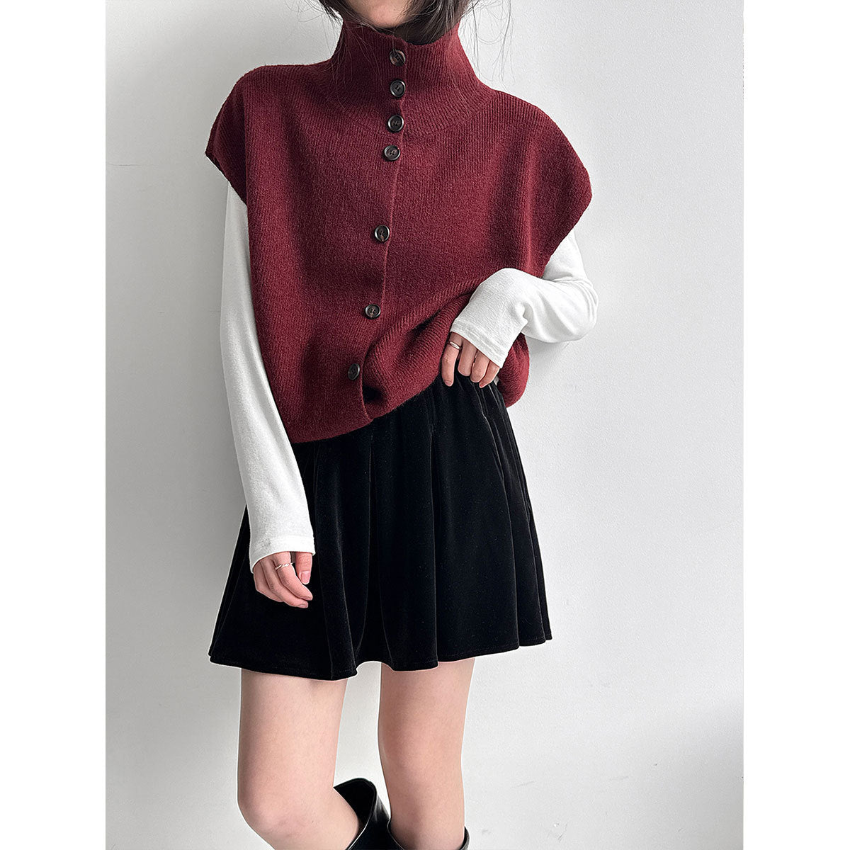 Retro black velvet short skirt women's 26 spring thin A-shaped skirt versatile puff pleated skirt