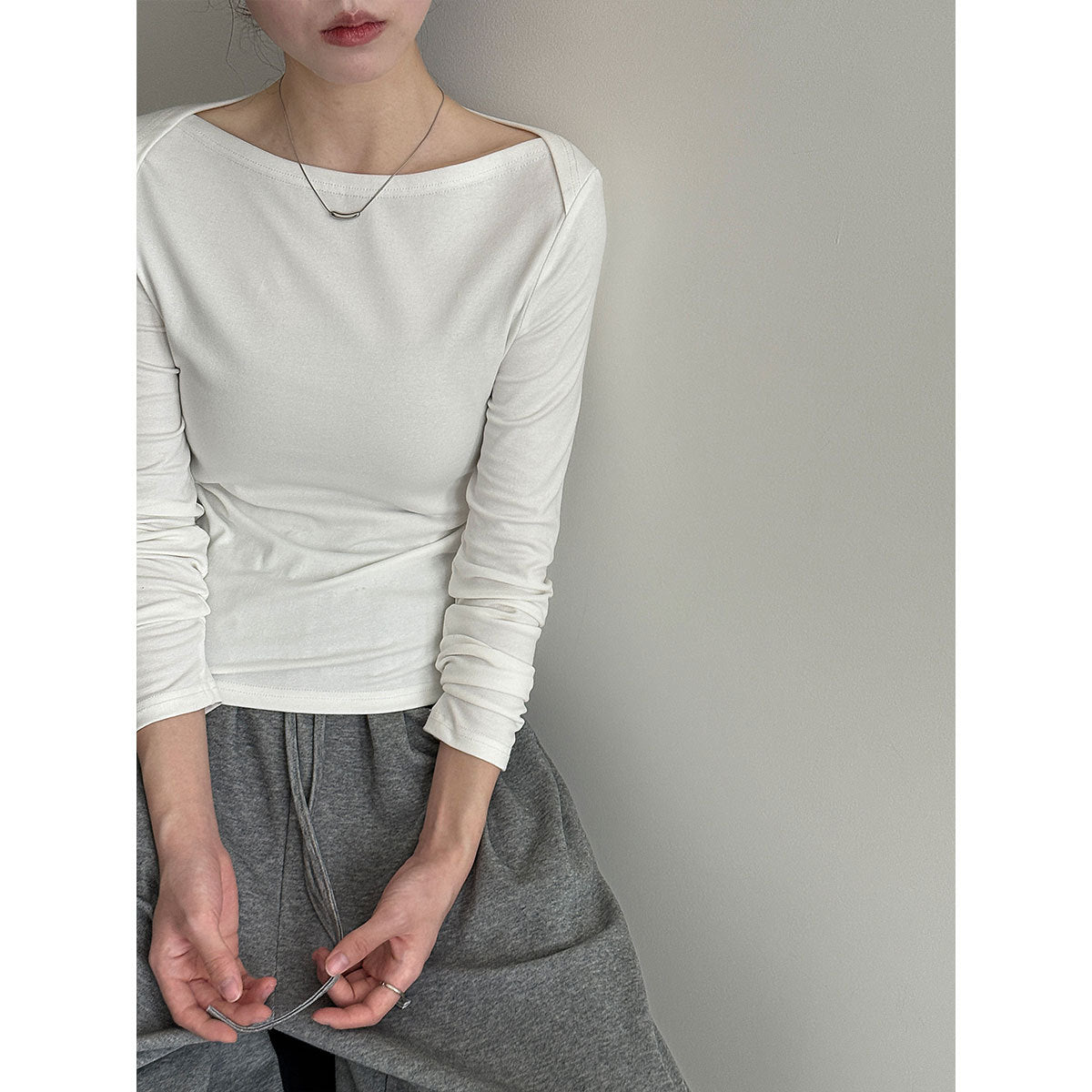 Retro high-intelligence boat collar design sense with long-sleeved T-shirt inside women's autumn slim-fitting and thin Spice Girl top