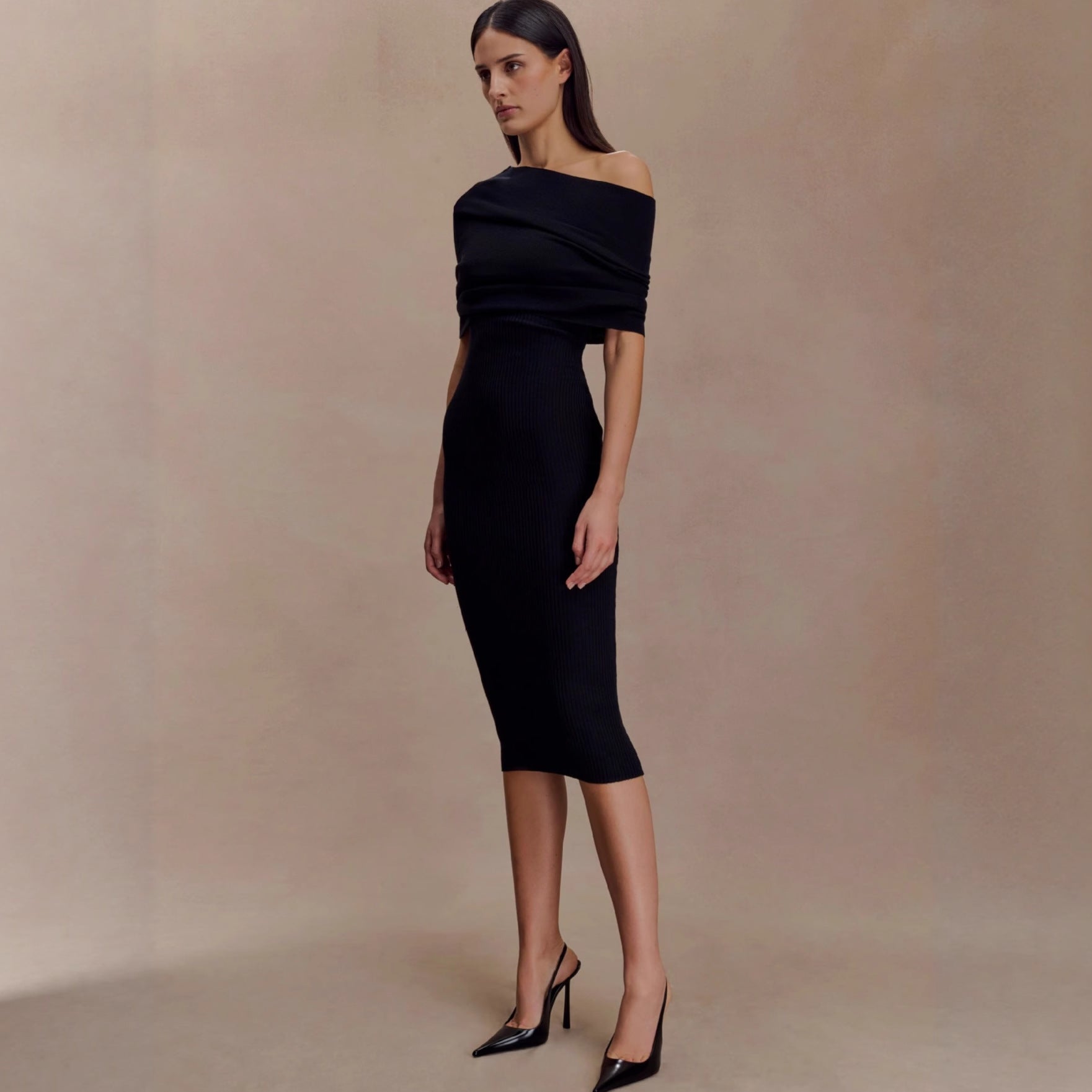 Slim fit solid color one-word shoulder dress