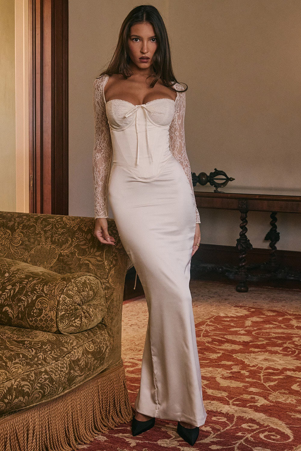 Long skirt with open back lace-up slit