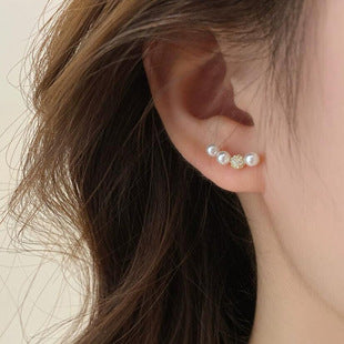 Gold circle earrings, new three-line high-end, unique earrings, fashionable and personalized ins stud earrings, women's earrings.