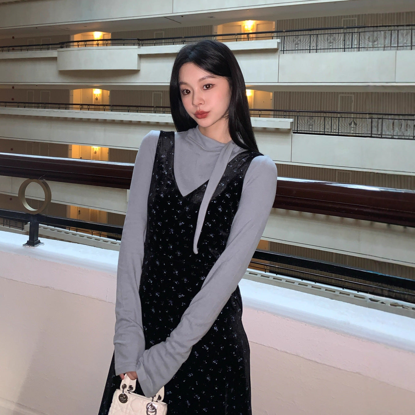 Floral waist-cinching temperament V-neck sleeveless velvet dress