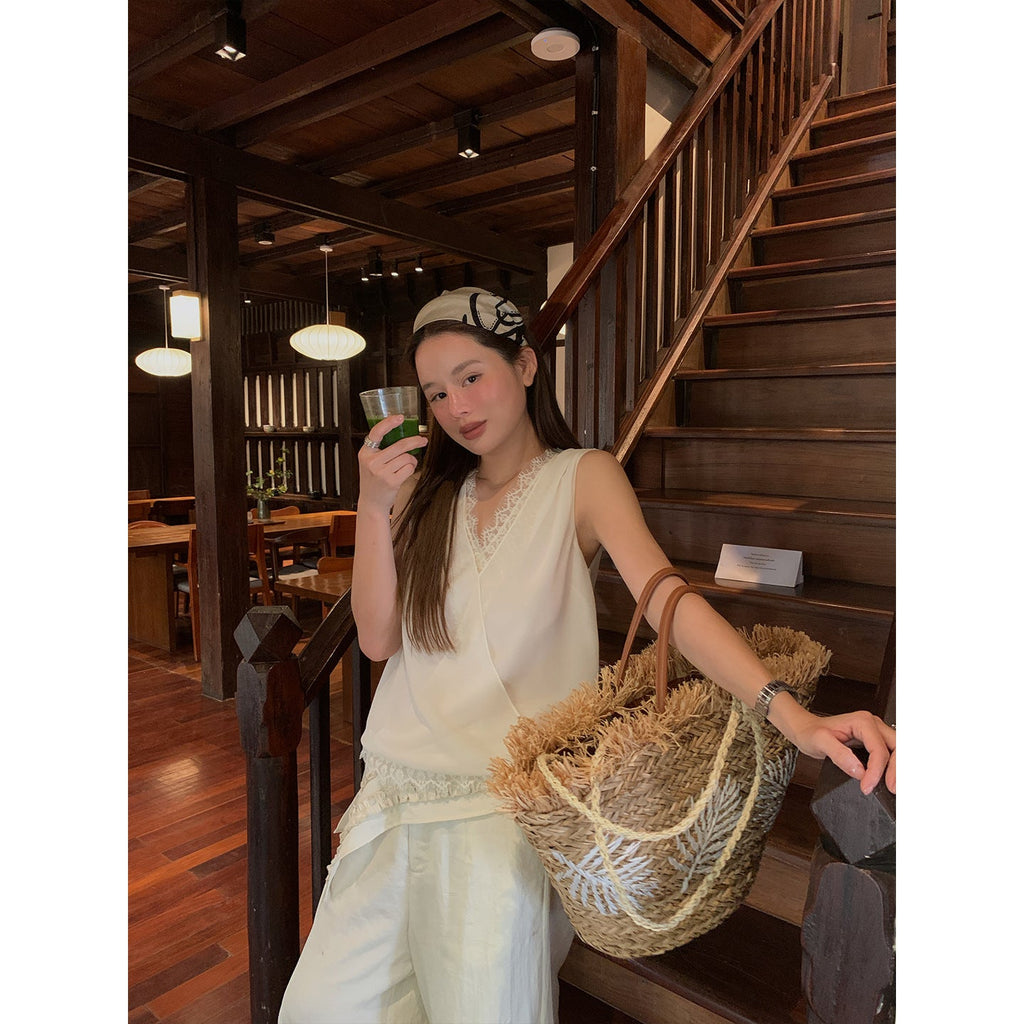 Spring and summer French gentle temperament lace v-neck sleeveless small vest