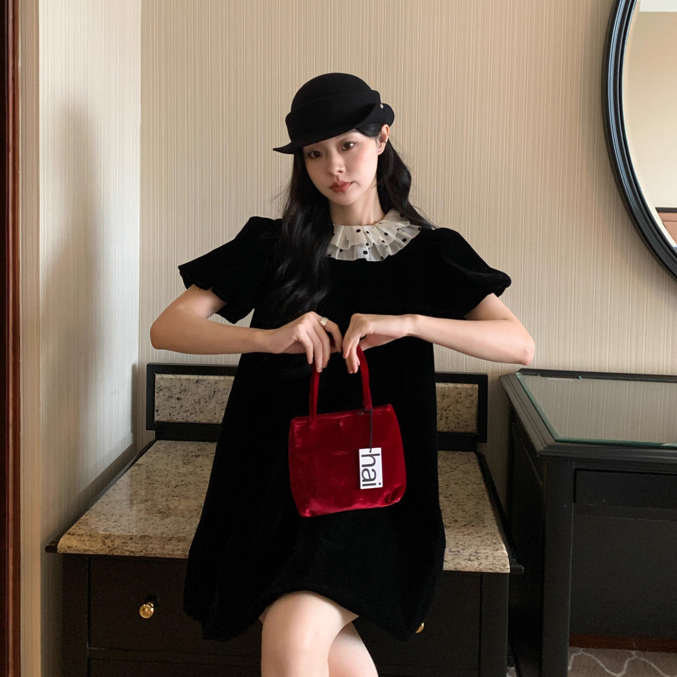 Velvet dresses with detachable sleeves