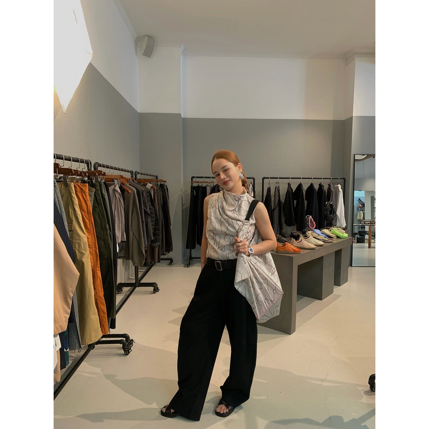 Early spring fashion versatile creative line print turtleneck sleeveless vest