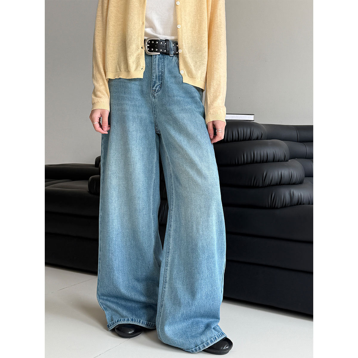 Korean version of high waist wide leg jeans women's spring loose and thin rivet belt straight mopping pants