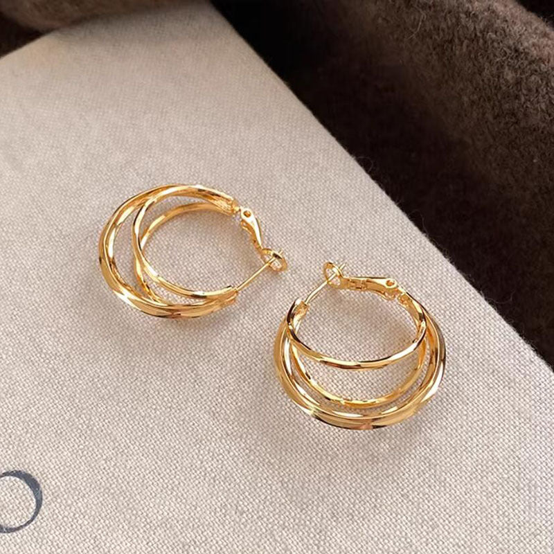 Gold circle earrings, new three-line high-end, unique earrings, fashionable and personalized ins stud earrings, women's earrings.