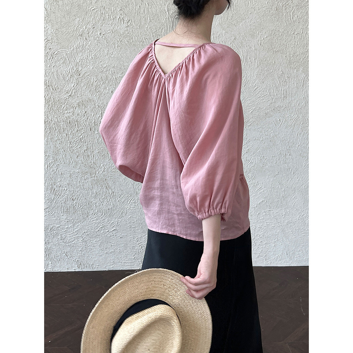 French retro bat-sleeved V-neck shirt women's summer new niche design loose shirt