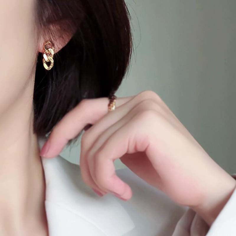 Simple chain without ear clips