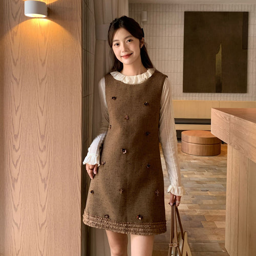 Age reduction and thin stacking sleeveless crew neck vest dress