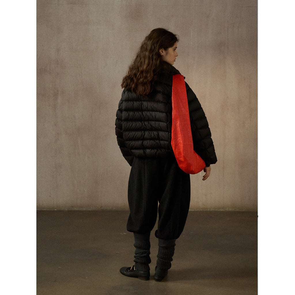 Light and warm, simple and fluffy stand-up collar ribs, quilted commuting and thin down jacket