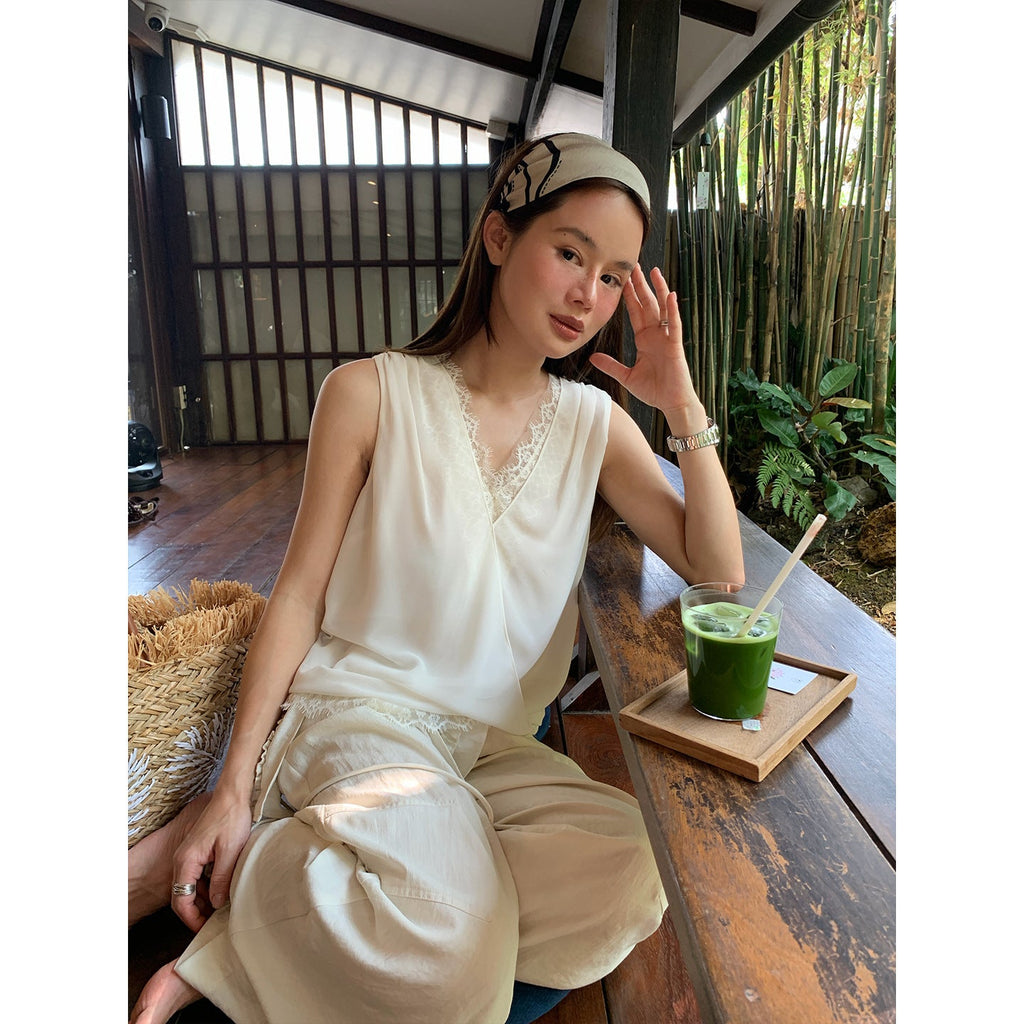 Spring and summer French gentle temperament lace v-neck sleeveless small vest