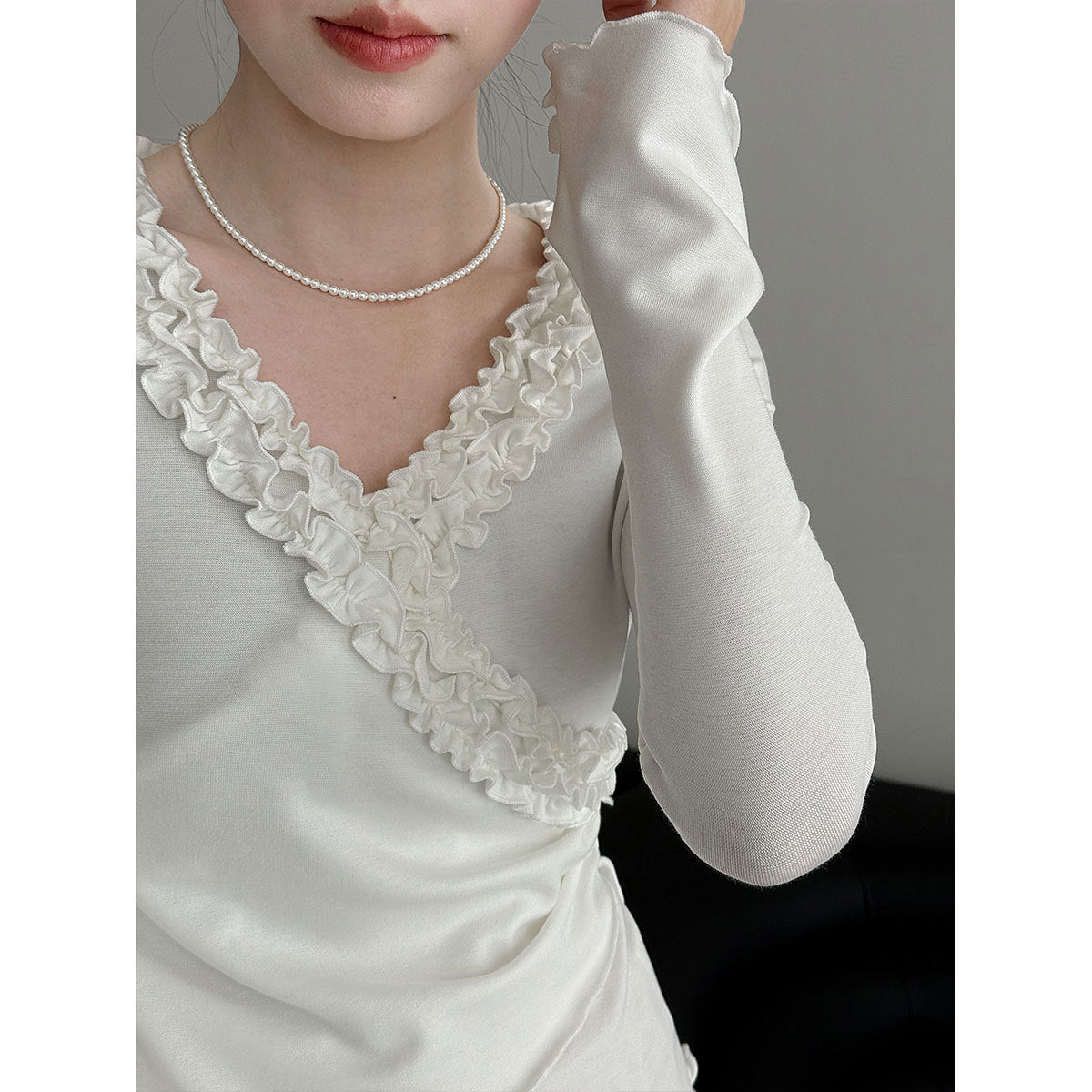 French three-dimensional lace V-neck inner women's 26 early spring niche design slim-fitting fungus edge bottoming shirt