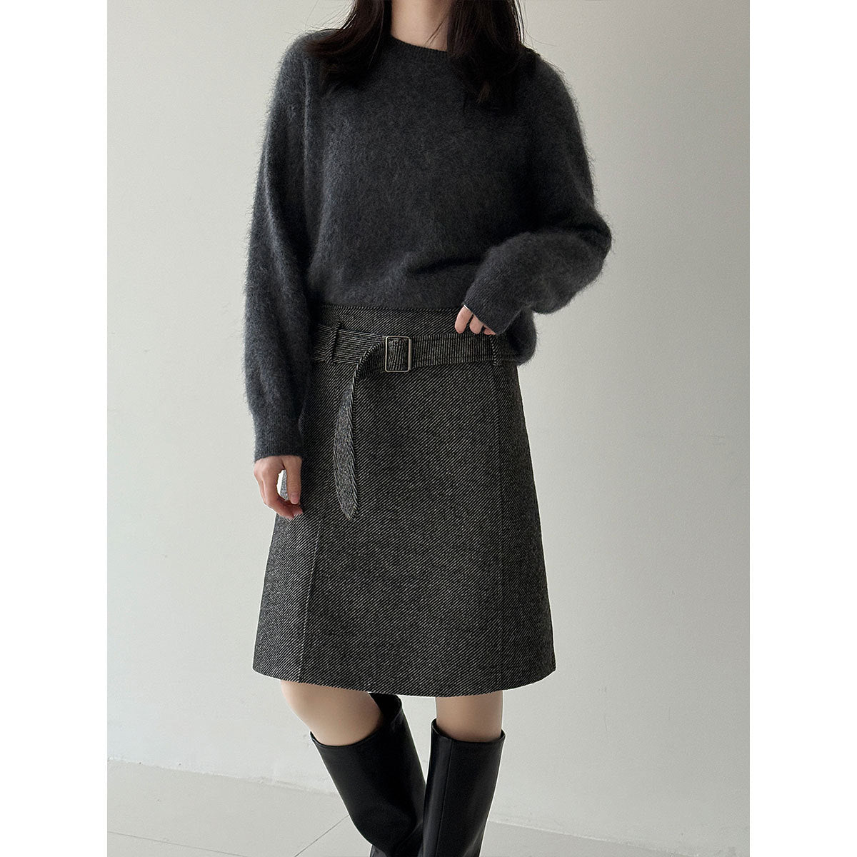 Retro high-waisted temperament and thin woolen skirt women's winter new belt versatile loose skirt