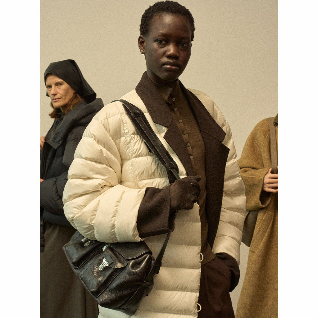 Nolleless silhouette quilted ribs to keep warm, light like clouds 90 white duck down jacket
