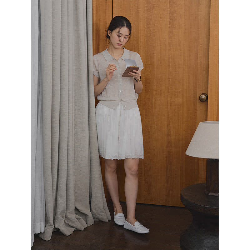 Delicate embroidered lapel single-breasted knitted sweater on the back