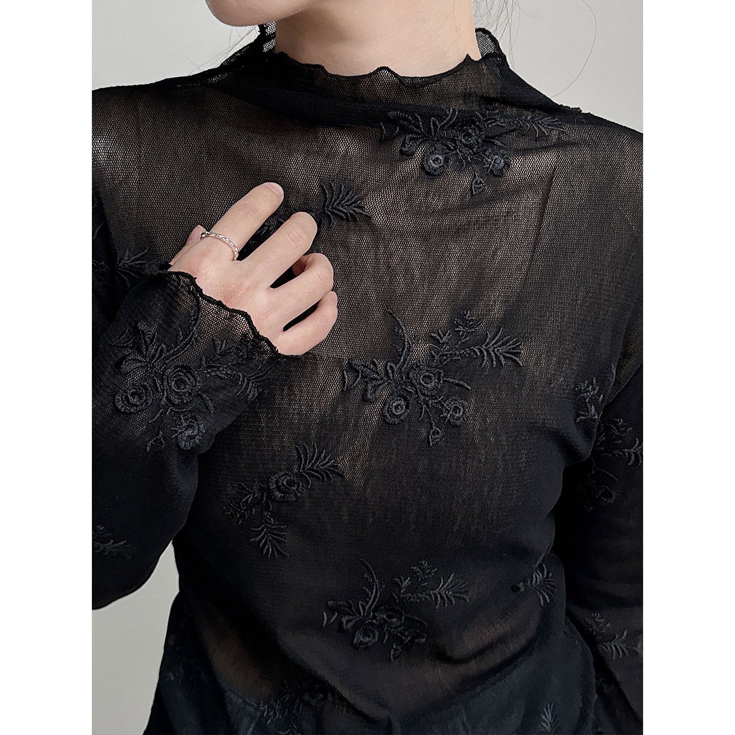 Gentle wind stand-up collar embroidered mesh bottoming shirt women's early spring new Korean inner top