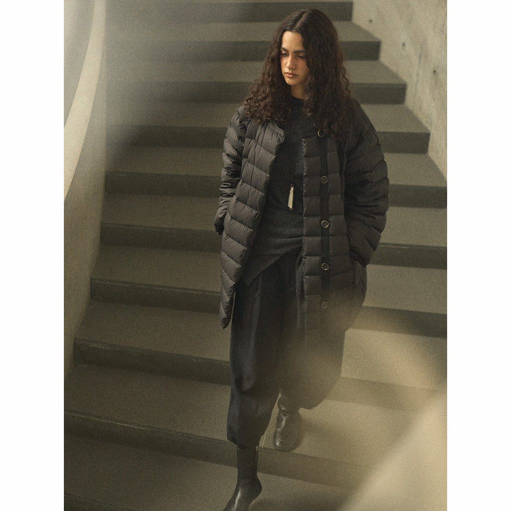 Nolleless silhouette quilted ribs to keep warm, light like clouds 90 white duck down jacket