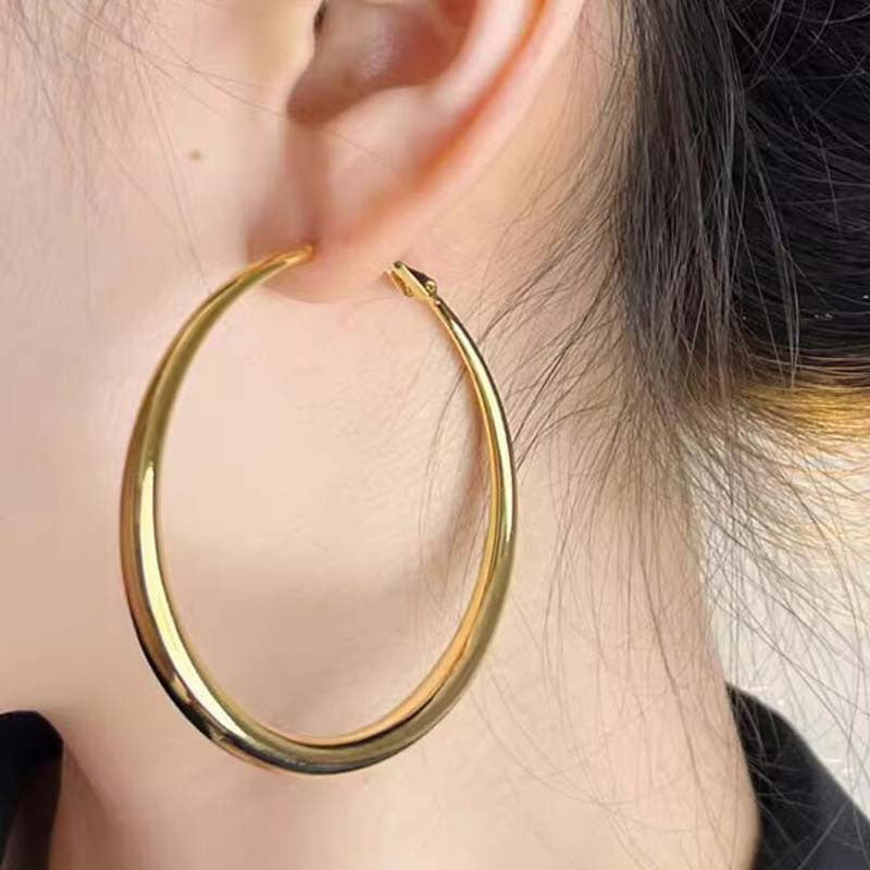 Fashion explosion Fashion metal wind Geometric smooth earrings Large circle Personality niche versatile ear jewelry Women