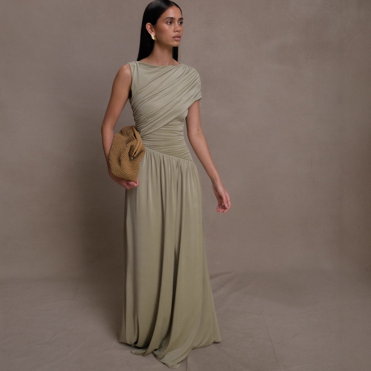 Fashion sexy pleated slanted shoulder vacation style vest skirt irregular waist dress
