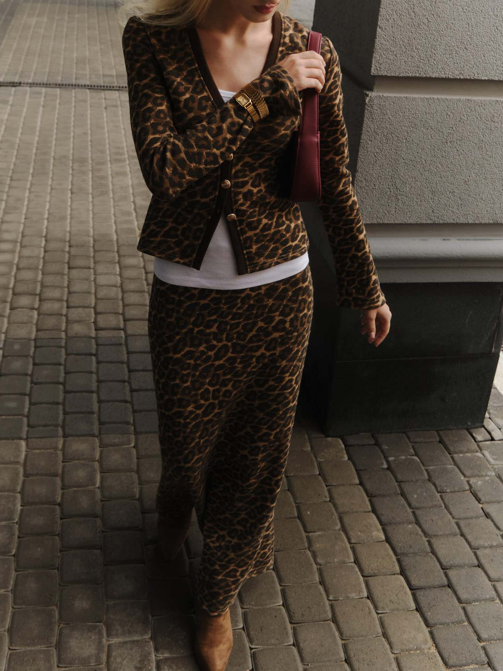 Stylish leopard print hip-hugging skirt