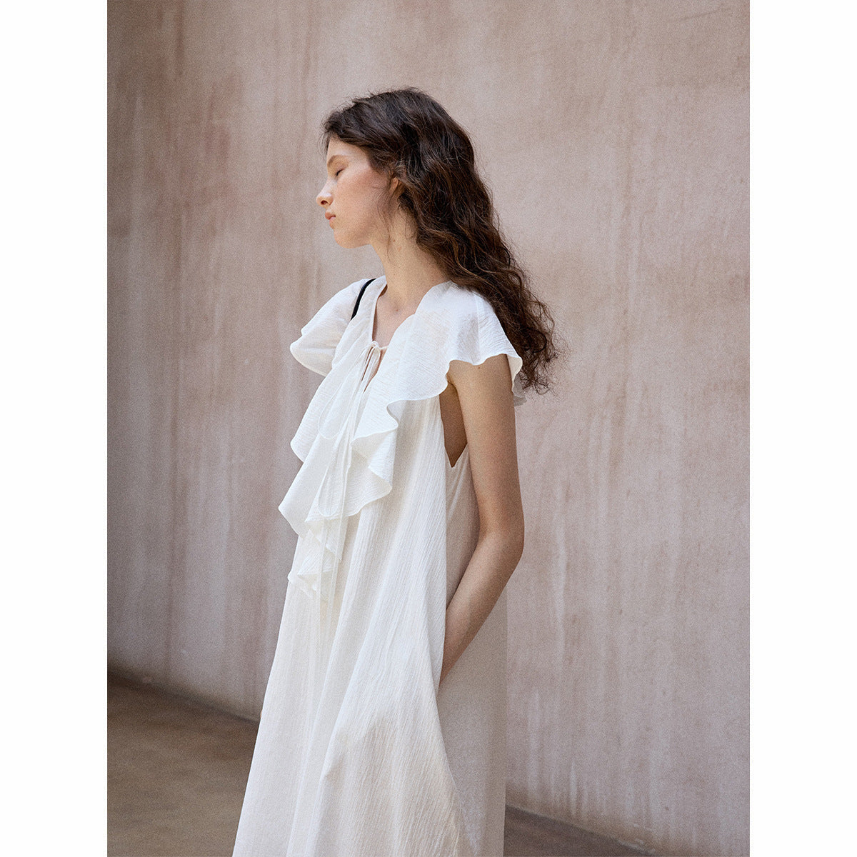Pure cotton loose design ruffle edge minimalist and thin sleeveless V-neck lace-up dress