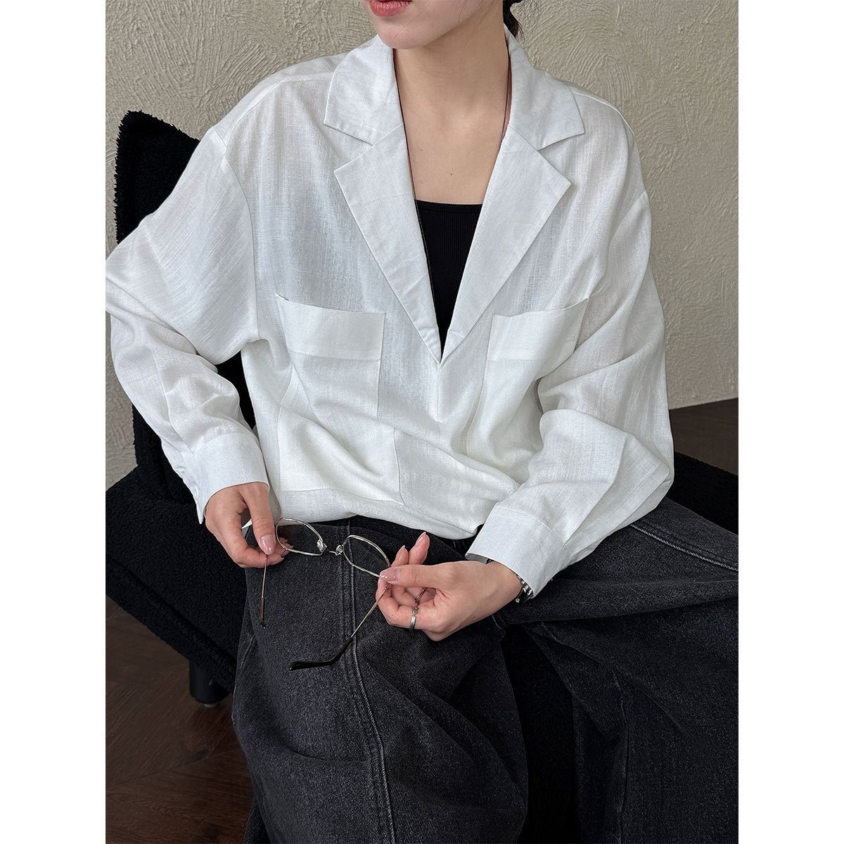 Minimalist design V-neck loose shirt women's early autumn new commuter trendy top