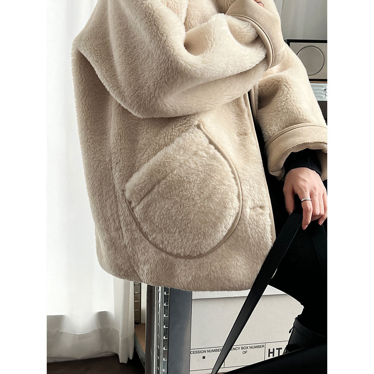 Autumn and winter high-end thickened fur integrated coat women's new lamb wool retro straight coat