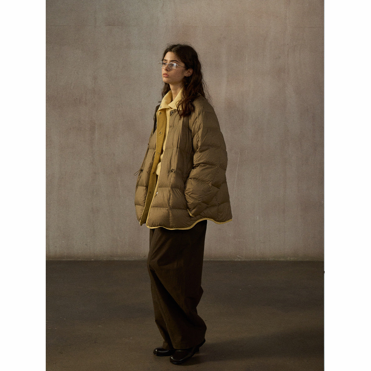 Simple and rich contrasting colors, two-sided wear, round neck loose and thin, warm down jacket