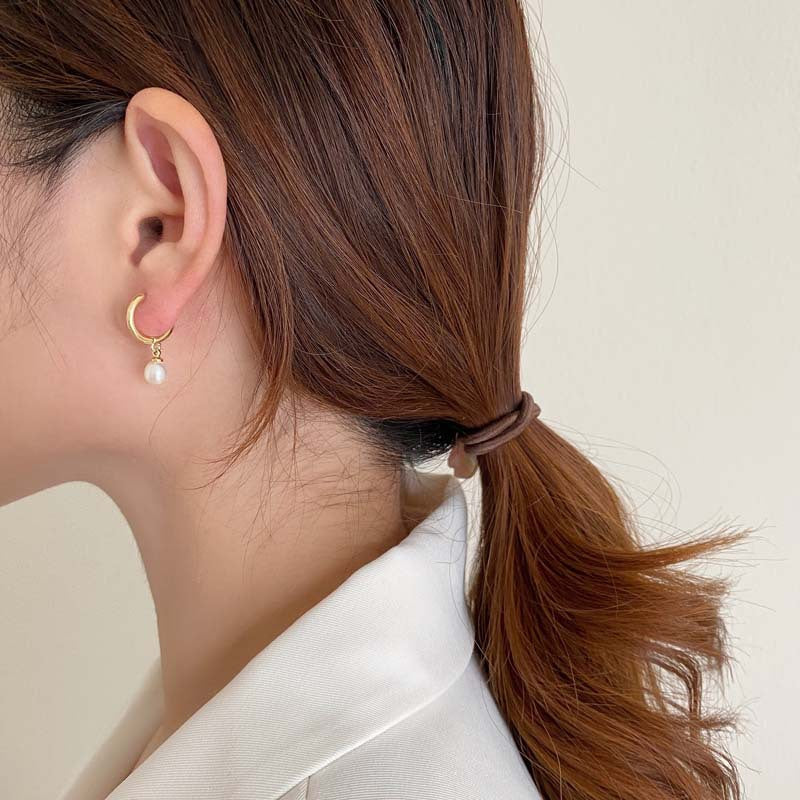 Fashion niche design freshwater pearl ear buckle earrings light luxury pendant earrings