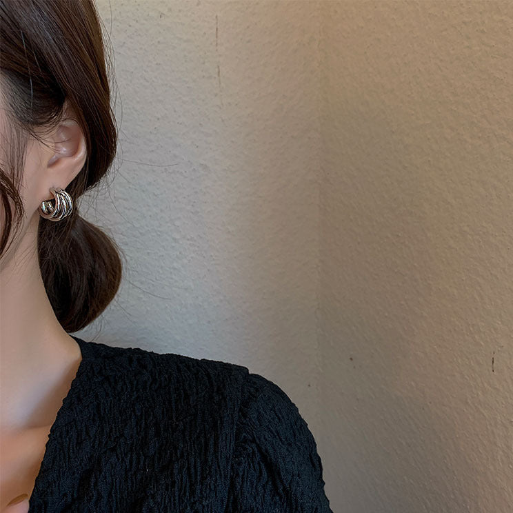 High-end earrings New trendy cold wind earrings Women's French stud earrings Personalized design earrings