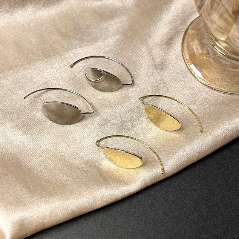 Super flash disc ear hook, advanced sense, European and American celebrity temperament, fashionable design, exaggerated oval large sequin earrings