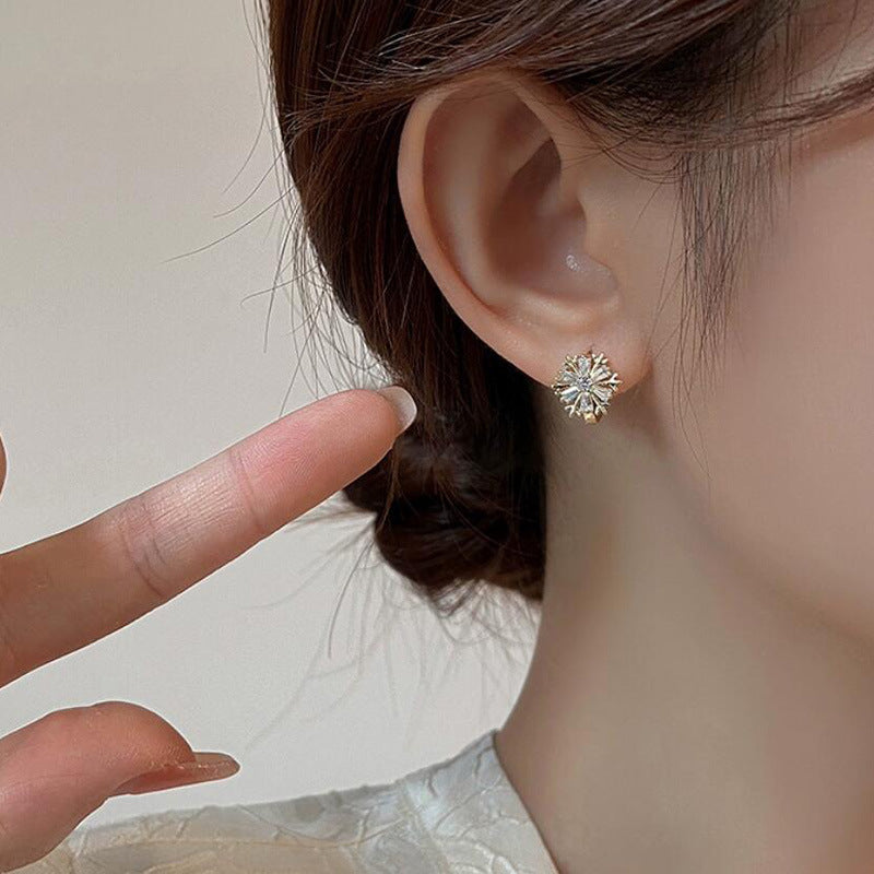 New trendy ear buckle light luxury temperament zircon snowflake women's earrings niche design high-end stud earrings