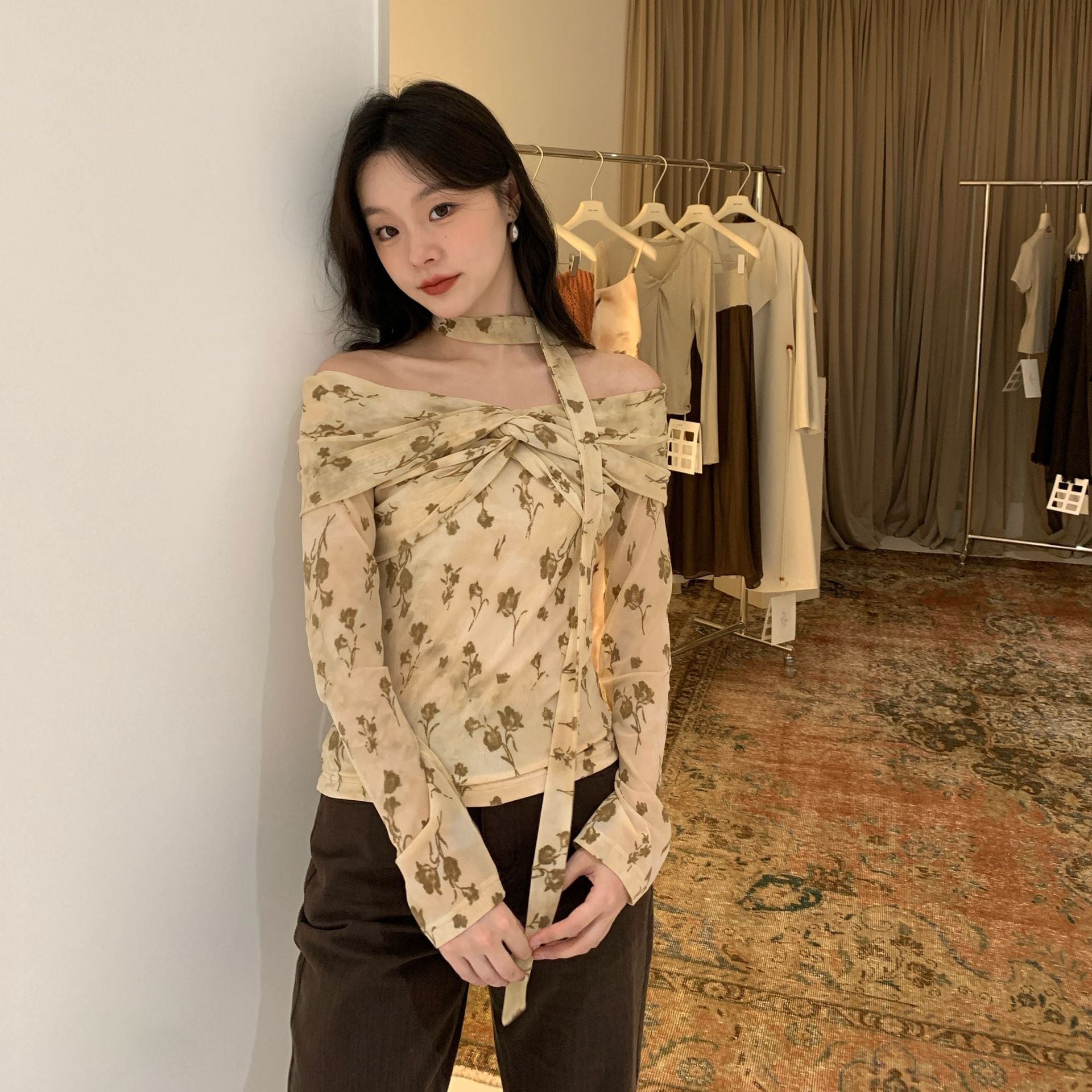 Temperament retro tea one-word shoulder floral slim-fit shirt