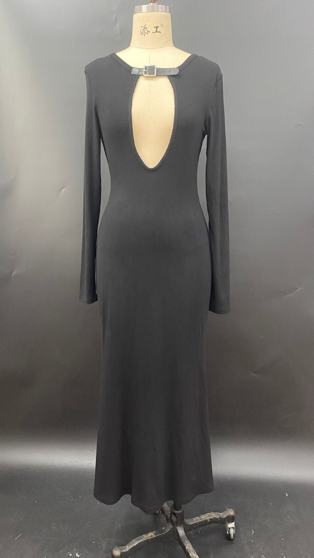Black long-sleeved knitted dress for women's autumn and winter slim-fitting and thin temperament hip-wrapped long dress waist