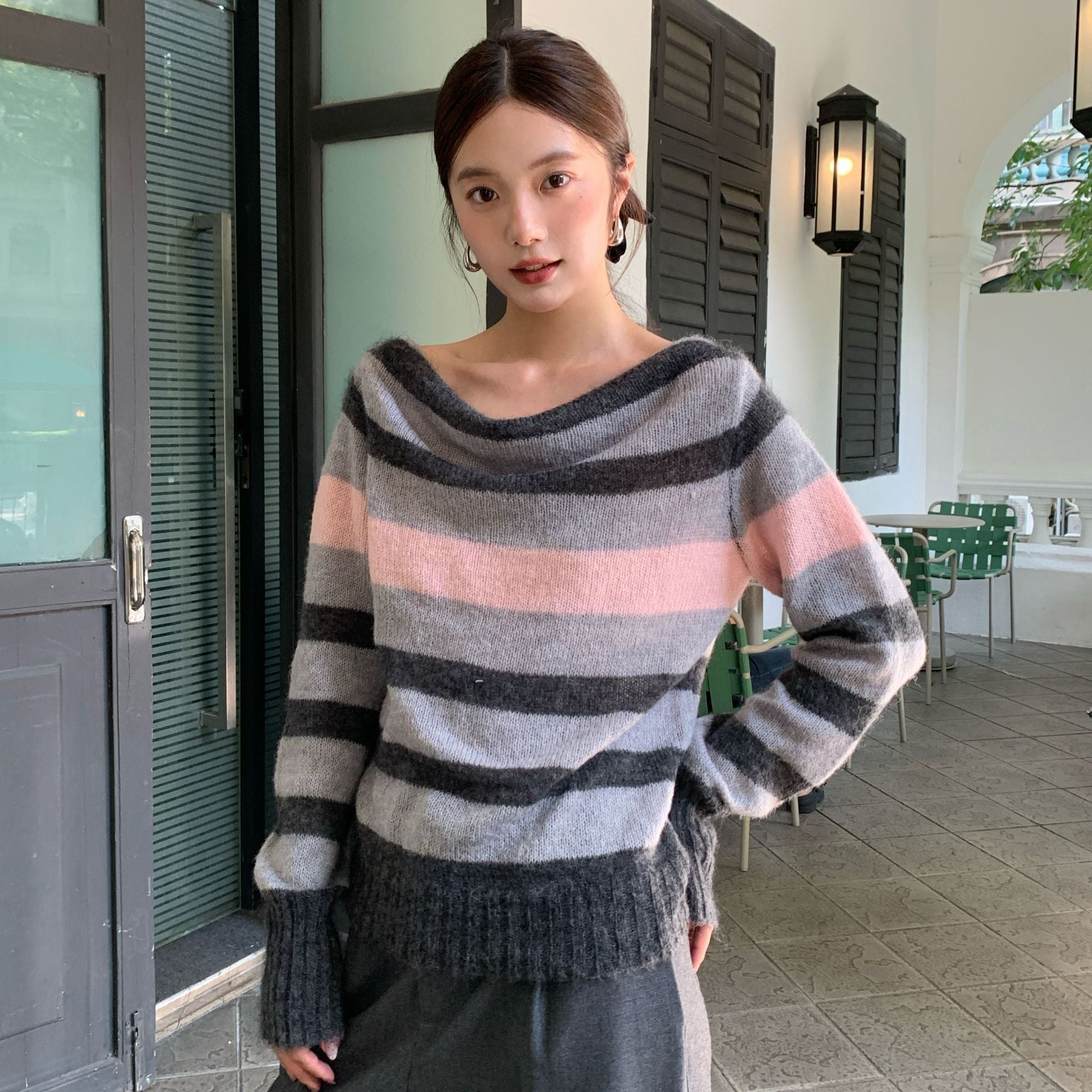 Retro striped color matching swing neck atmosphere soft waxy skin-friendly sweater