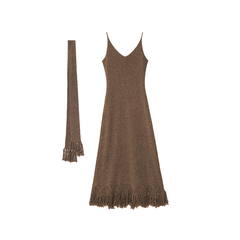 Slim-fit V-neck fringed inside with knitted suspender dress
