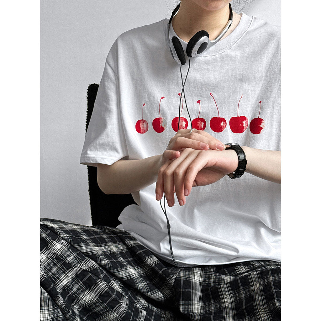 American age-reducing cherry print T-shirt