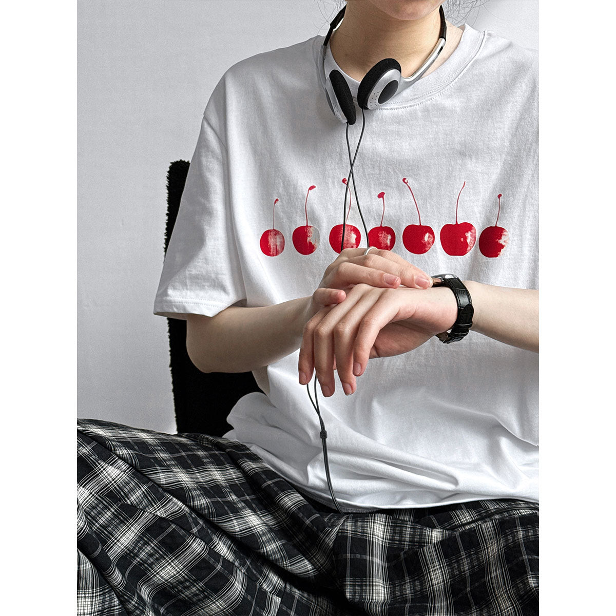 American age-reducing cherry print T-shirt